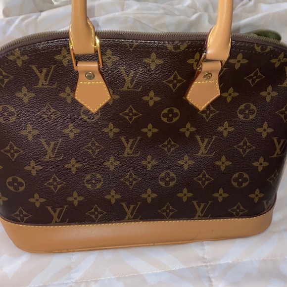 Louis Vuitton Handbags - Louis Vuitton handbag brand new never used